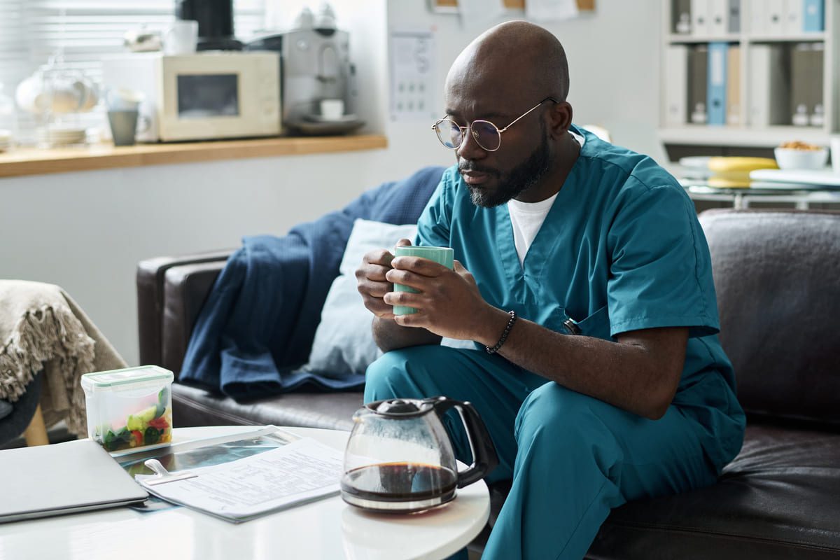 Imagen destacada de “Apoyo psicológico a profesionales sanitarios ante el desgaste emocional”