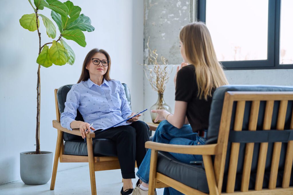 Sesión de supervisión clínica aplicando técnicas que marcan la diferencia en psicología aplicada.