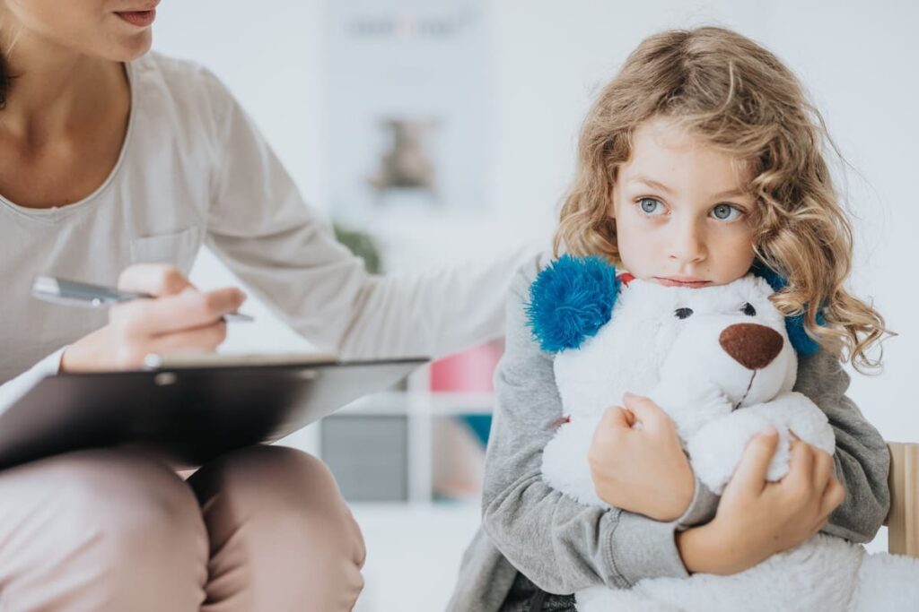 Afrontar la pérdida en niños/as: Señales de duelo en losas niñosas