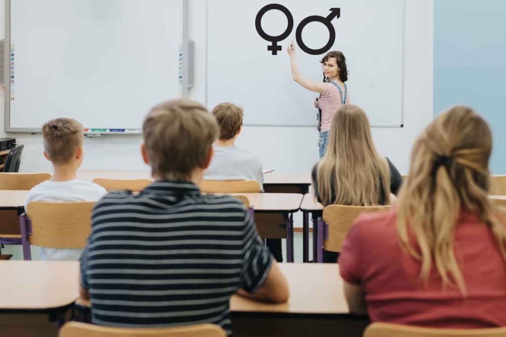 5 Diferencias entre un sexólogo clínico y educativo
