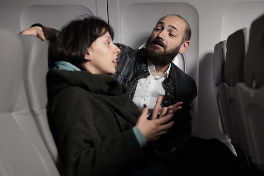 Personas hablando sobre fobia a volar.